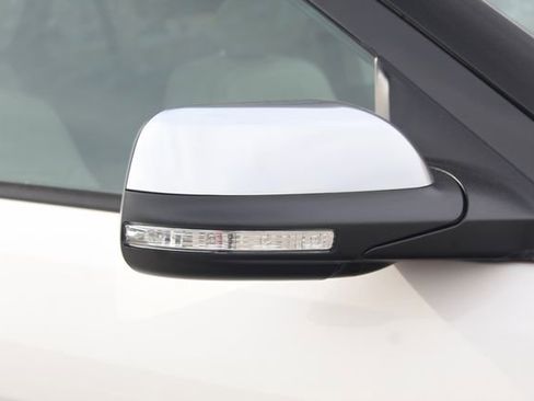 Used 2019 Ford Explorer Platinum image 12