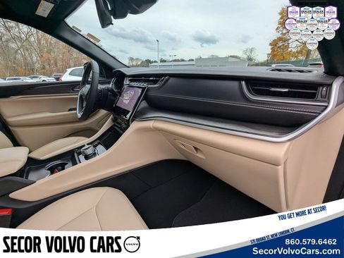 Used 2024 Jeep Grand Cherokee Limited image 24