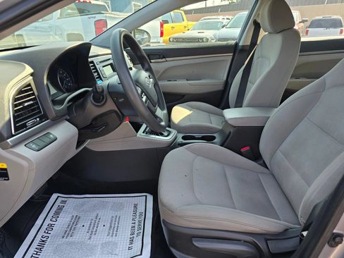 Used 2017 Hyundai Elantra SE FWD image 18