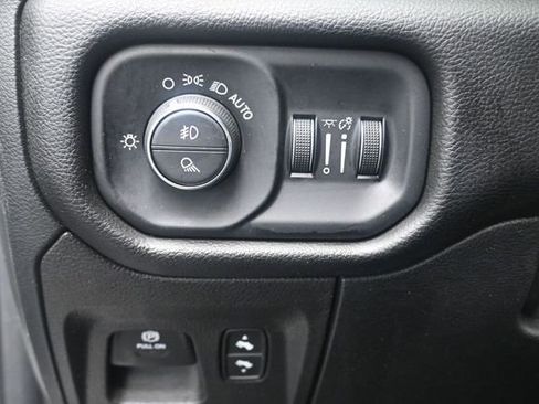Used 2025 RAM 1500 Laramie AWD/4WD image 16
