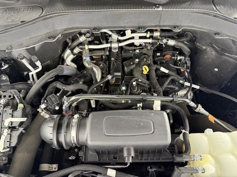 Used 2022 Ford Explorer XLT w/ Equipment Group 202A image 31