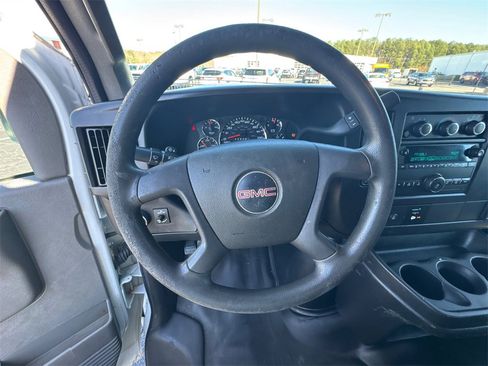 Used 2017 GMC Savana 3500 image 21