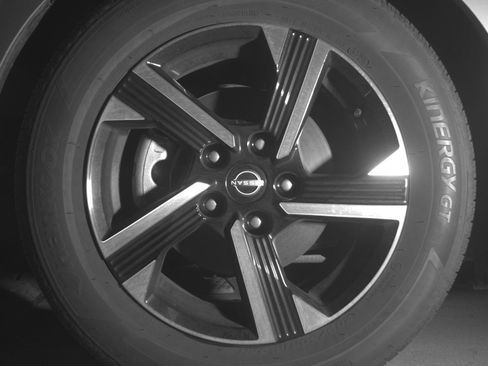 Used 2025 Nissan Sentra SV FWD image 15