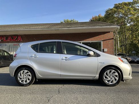 Used 2014 Toyota Prius C Two image 4
