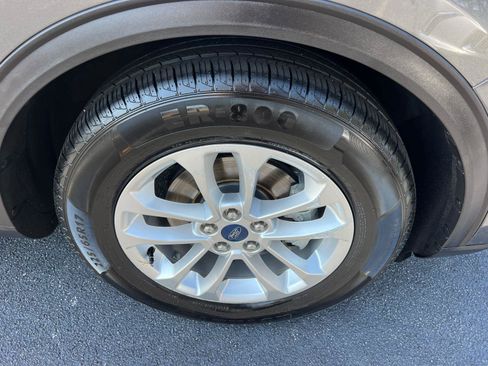 Used 2020 Ford Escape SE image 13