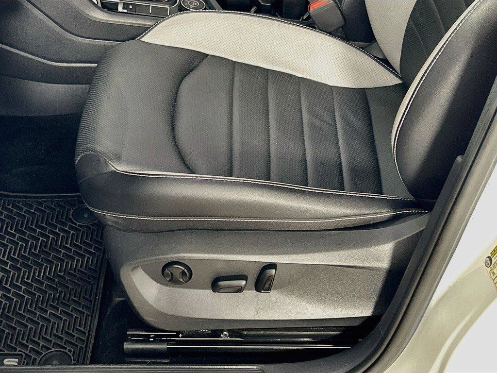 Certified 2023 Volkswagen Taos SEL AWD/4WD image 19