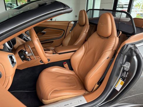 Used 2020 Aston Martin DB11 Volante RWD image 31
