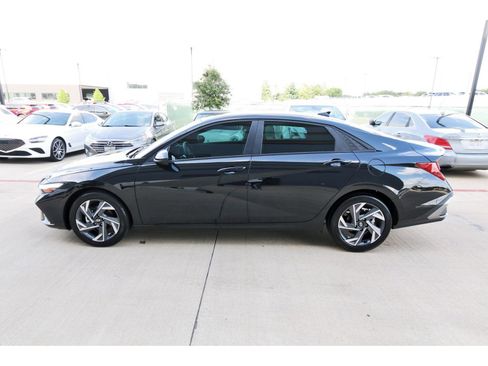 Certified 2025 Hyundai Elantra Sport w/ Cargo Package FWD image 5