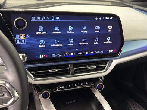 Certified 2025 Chevrolet Equinox EV LT w/ Convenience Package II FWD image 23