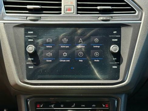 Used 2023 Volkswagen Tiguan SE FWD image 22