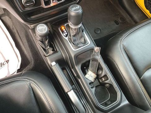 Used 2018 Jeep Wrangler Unlimited Sahara image 17