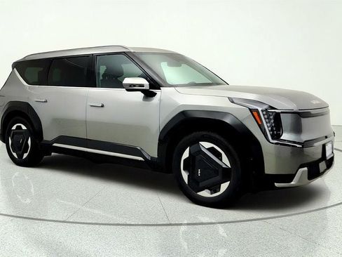 Used 2024 Kia EV9 Land AWD/4WD image 3