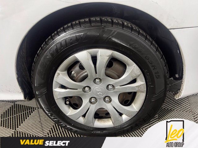 Used 2010 Hyundai Elantra GLS FWD image 21