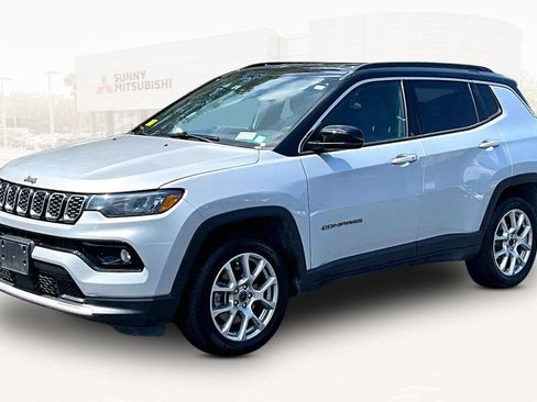 Used 2025 Jeep Compass Limited AWD/4WD image 1