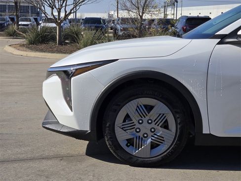 New 2025 Kia K4 LX image 5