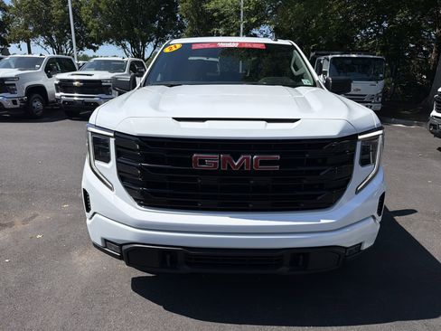 Used 2023 GMC Sierra 1500 Elevation AWD/4WD image 3