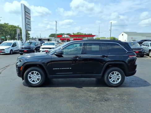 Used 2025 Jeep Grand Cherokee Laredo AWD/4WD image 7