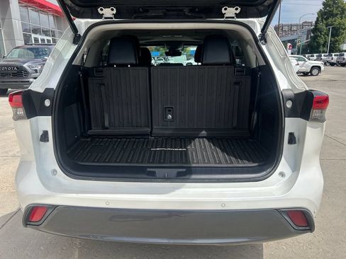 Certified 2021 Toyota Highlander Limited AWD/4WD image 14