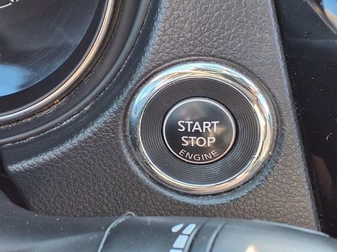 Used 2015 Nissan Rogue SV FWD image 10