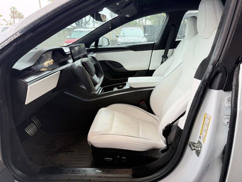 Used 2022 Tesla Model S Plaid image 5