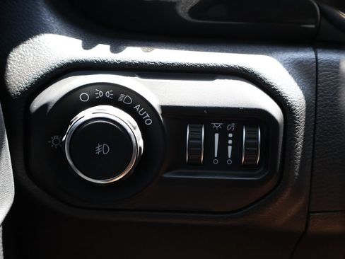 Used 2021 Jeep Wrangler Unlimited Sahara AWD/4WD image 38