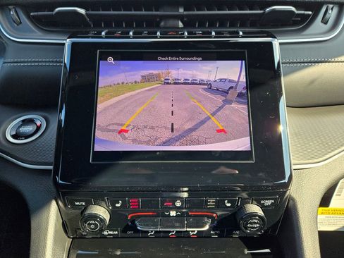 New 2025 Jeep Grand Cherokee Altitude image 22