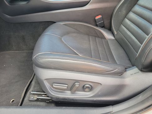 Used 2019 Toyota Avalon XSE image 6