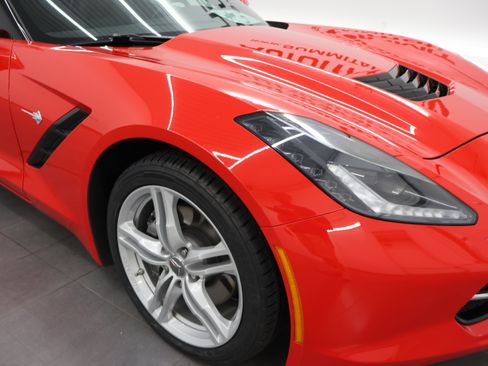 Used 2017 Chevrolet Corvette Stingray Coupe w/ 1LT RWD image 21