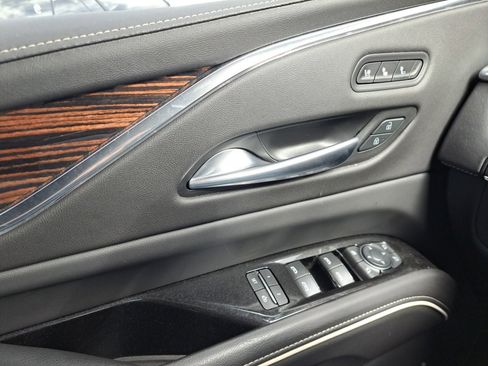 Used 2024 Cadillac Escalade ESV Premium Luxury image 32