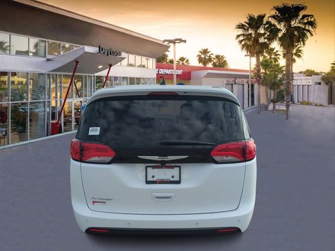 New 2026 Chrysler Voyager LX image 4