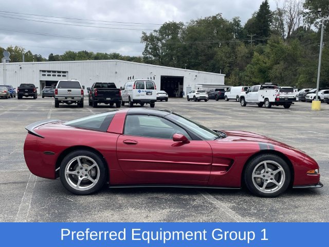 Used 2004 Chevrolet Corvette Coupe w/ Preferred Equipment Group RWD image 2