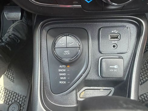 Used 2017 Jeep Compass Trailhawk w/ Popular Equipment Group AWD/4WD image 27