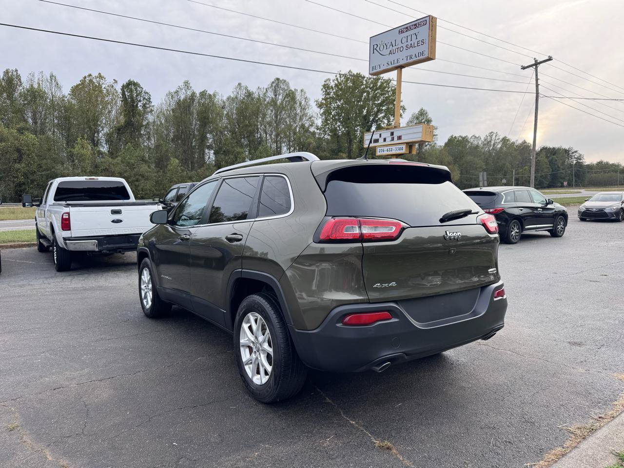 Used 2014 Jeep Cherokee Latitude w/ Comfort/Convenience Group AWD/4WD image 7