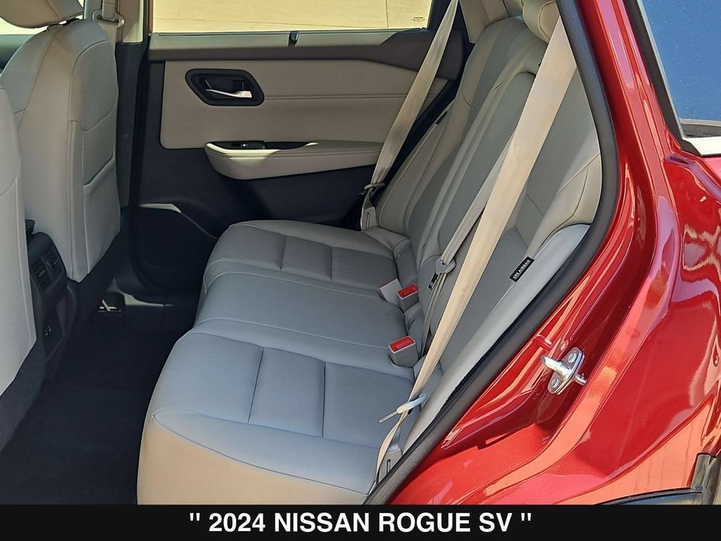 Used 2024 Nissan Rogue SV w/ SV Premium Package FWD image 17