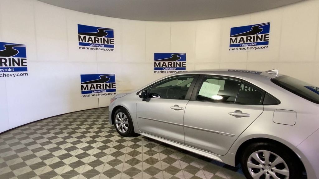 Used 2025 Toyota Corolla LE FWD image 8