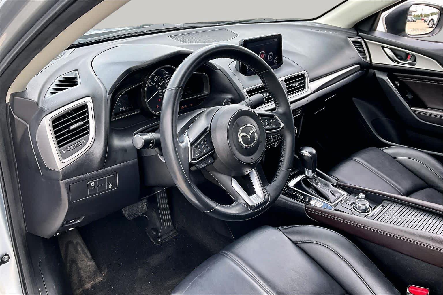 Used 2018 MAZDA MAZDA3 Touring FWD image 18
