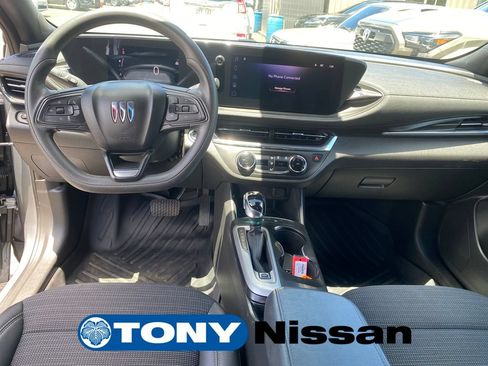 Used 2025 Buick Envista Preferred FWD image 30