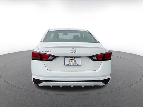 Used 2025 Nissan Altima 2.5 SV FWD image 12
