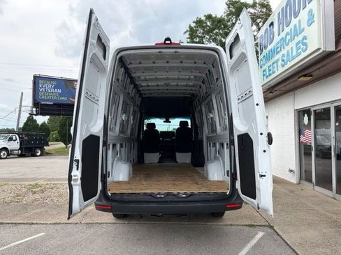 Used 2024 Mercedes-Benz Sprinter 2500 image 6