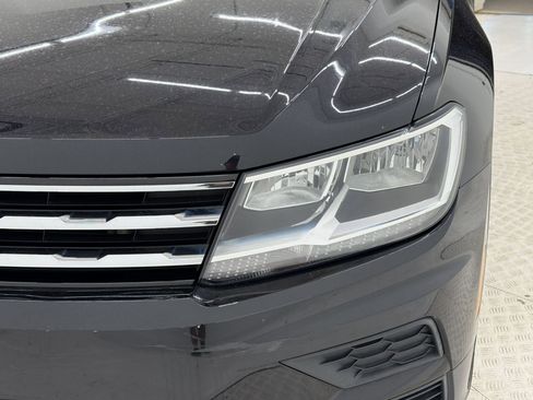 Used 2018 Volkswagen Tiguan SE w/ Panoramic Sunroof Package image 9