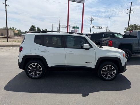 Used 2015 Jeep Renegade Latitude AWD/4WD image 6