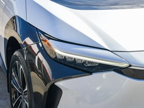 Used 2023 Toyota bZ4X Limited image 4