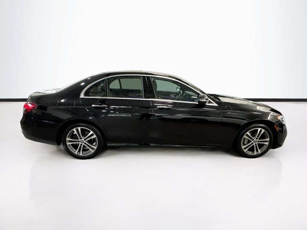 Used 2022 Mercedes-Benz E 350 4MATIC Sedan image 4