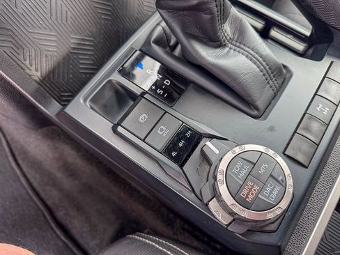 Used 2024 Toyota Tacoma TRD Off-Road image 28