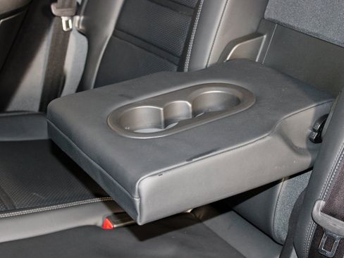 Used 2024 Porsche Cayenne Coupe image 35