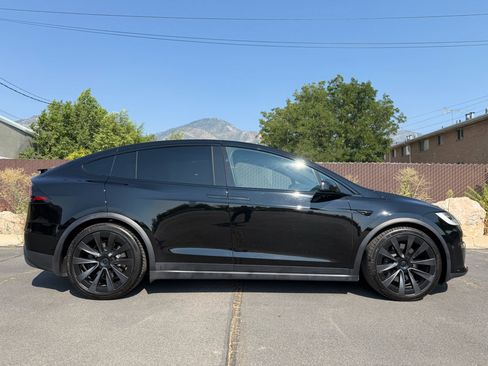 Used 2023 Tesla Model X AWD/4WD image 3