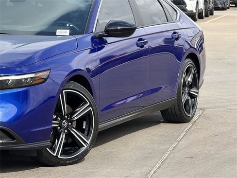 Used 2025 Honda Accord Sport image 3