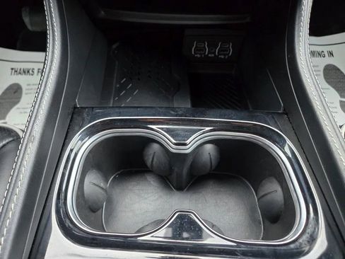 Used 2025 Chrysler Pacifica Limited image 23