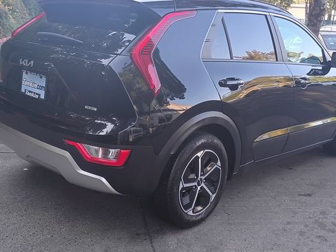 Certified 2025 Kia Niro EX w/ EX Cold Weather Package FWD image 4