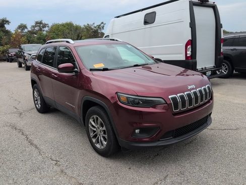 Used 2019 Jeep Cherokee Latitude Plus w/ Comfort/Convenience Group AWD/4WD image 1